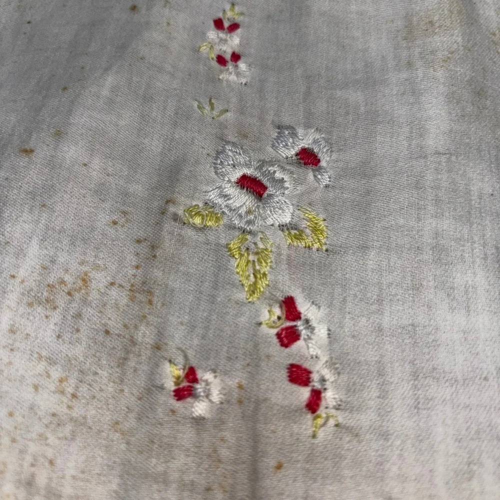 Vintage‎ Hand Embroidered Floral White Linen Guest Towel Dresser Scarf 18x11